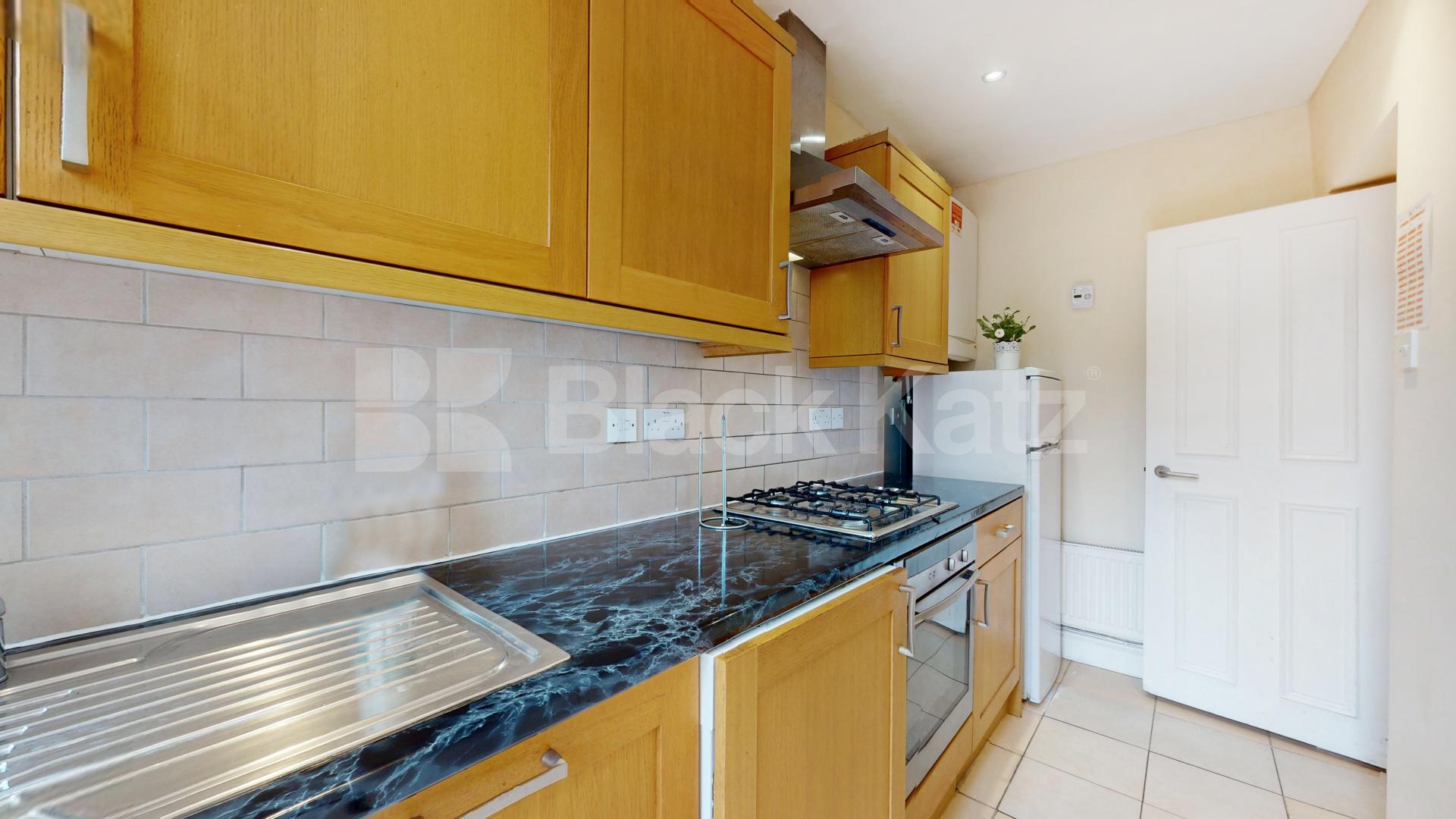 Stylish 3 Bedroom Flat on Quiet Residential Street Rochester Road, Camden